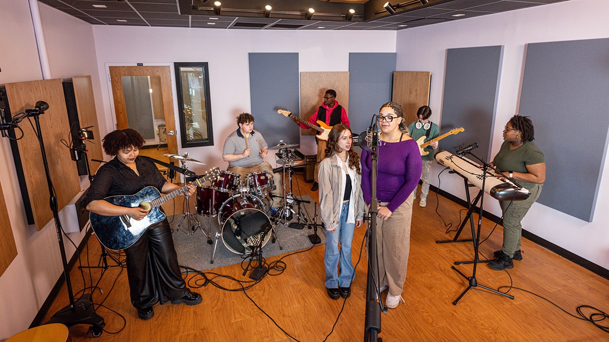 https://news.hofstra.edu/wp-content/uploads/2025/10/musicbiz2-min.jpg